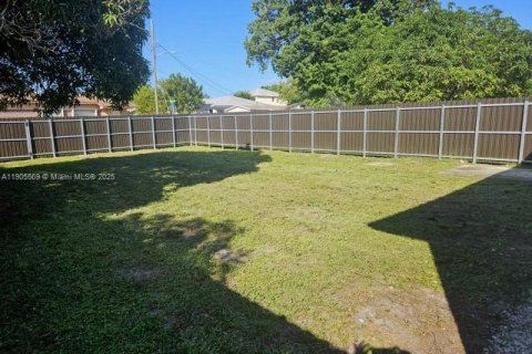 Снять в аренду квартиру в Халландейл-Бич, Флорида 2 спальни, № 1956221 - фото 10