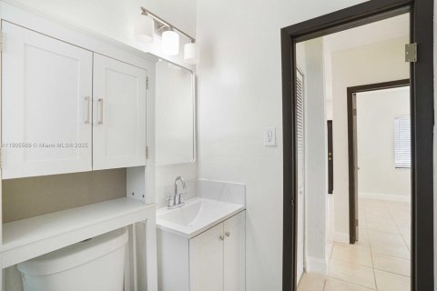 Снять в аренду квартиру в Халландейл-Бич, Флорида 2 спальни, № 1956221 - фото 6