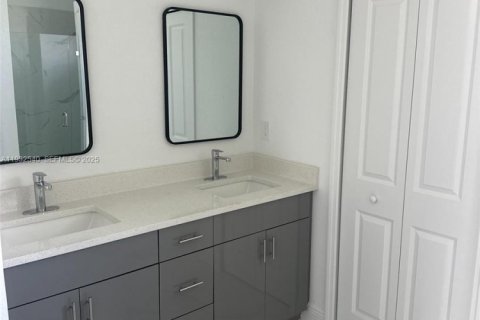 Купить виллу или дом в Лихай-Эйкерс, Флорида 3 спальни, № 1990966 - фото 17