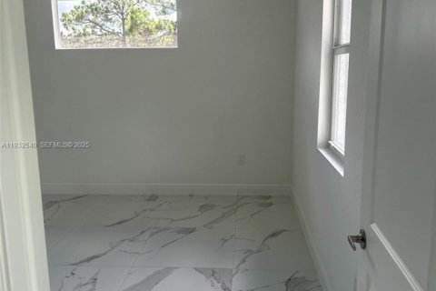 Купить виллу или дом в Лихай-Эйкерс, Флорида 3 спальни, № 1990966 - фото 14