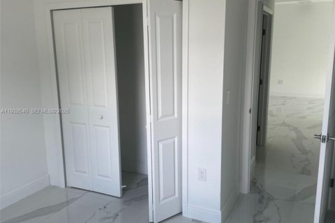 Купить виллу или дом в Лихай-Эйкерс, Флорида 3 спальни, № 1990966 - фото 13