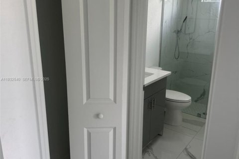 Купить виллу или дом в Лихай-Эйкерс, Флорида 3 спальни, № 1990966 - фото 12