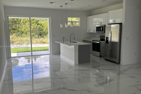 Купить виллу или дом в Лихай-Эйкерс, Флорида 3 спальни, № 1990966 - фото 6