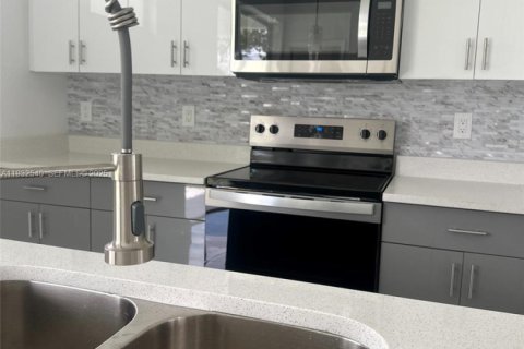 Купить виллу или дом в Лихай-Эйкерс, Флорида 3 спальни, № 1990966 - фото 8