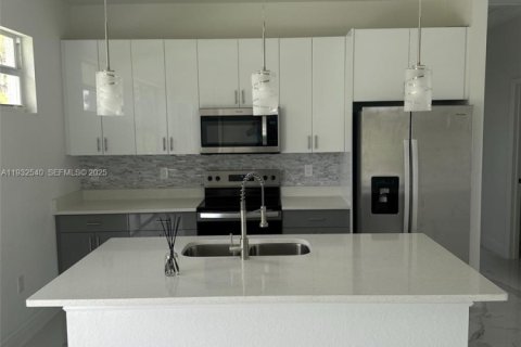 Купить виллу или дом в Лихай-Эйкерс, Флорида 3 спальни, № 1990966 - фото 7