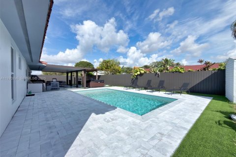 House in Miami, Florida 4 bedrooms, 159.42 sq.m. № 1992871 - photo 28