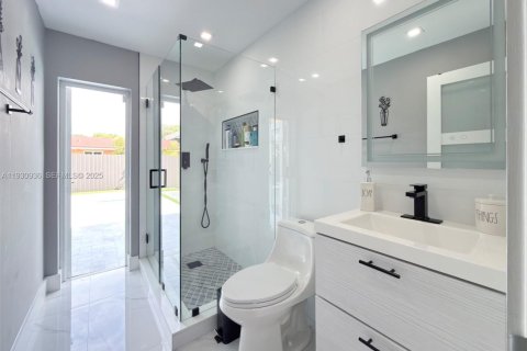 House in Miami, Florida 4 bedrooms, 159.42 sq.m. № 1992871 - photo 13