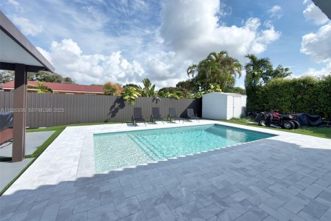 House in Miami, Florida 4 bedrooms, 159.42 sq.m. № 1992871 - photo 29