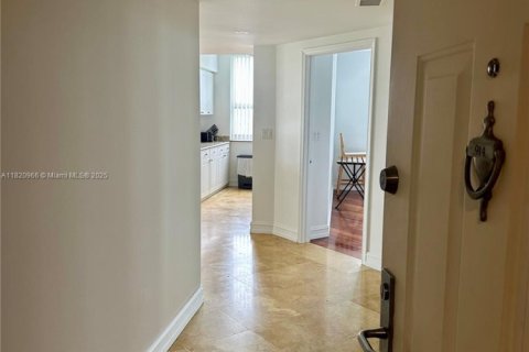 Condo in Aventura, Florida, 2 bedrooms  № 1788667 - photo 8