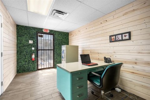 Immobilier commercial à vendre à Saint Petersburg, Floride: 538.46 m2 № 2389311 - photo 4
