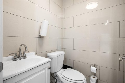 Immobilier commercial à vendre à Saint Petersburg, Floride: 538.46 m2 № 2389311 - photo 18