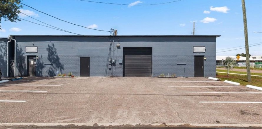 Immobilier commercial à Saint Petersburg, Floride 538.46 m2 № 2389311