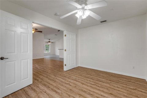 House in New Smyrna Beach, Florida 4 bedrooms, 187.94 sq.m. № 1615970 - photo 13