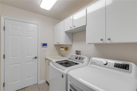 Casa en venta en New Smyrna Beach, Florida, 4 dormitorios, 187.94 m2 № 1615970 - foto 24
