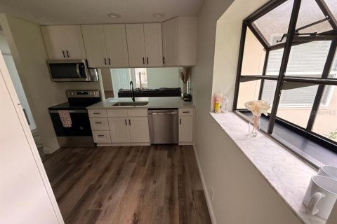 Villa ou maison à louer à Largo, Floride: 2 chambres, 110.83 m2 № 2297161 - photo 8