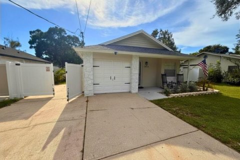 Villa ou maison à louer à Largo, Floride: 2 chambres, 110.83 m2 № 2297161 - photo 2