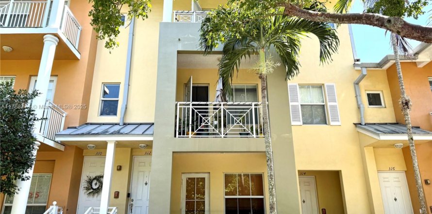 Condominio en Fort Lauderdale, Florida, 3 dormitorios  № 1706211