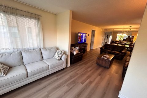 Condo in Sunrise, Florida, 1 bedroom  № 2170764 - photo 7