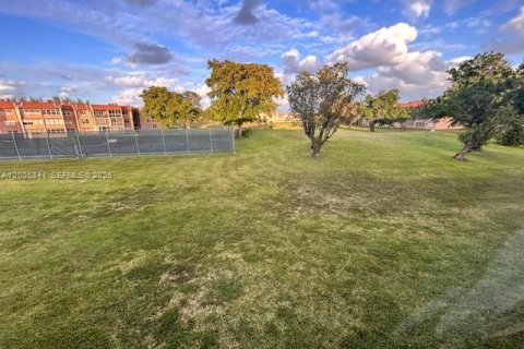 Condo in Sunrise, Florida, 1 bedroom  № 2170764 - photo 15