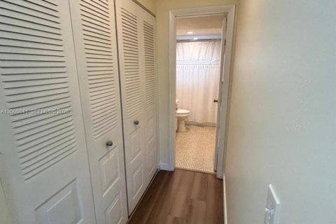 Condo in Sunrise, Florida, 1 bedroom  № 2170764 - photo 11