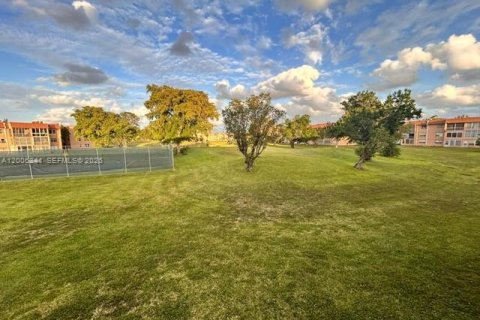 Condo in Sunrise, Florida, 1 bedroom  № 2170764 - photo 16