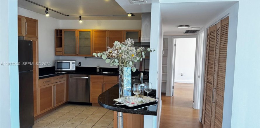 Condominio en Aventura, Florida, 2 dormitorios  № 2059905