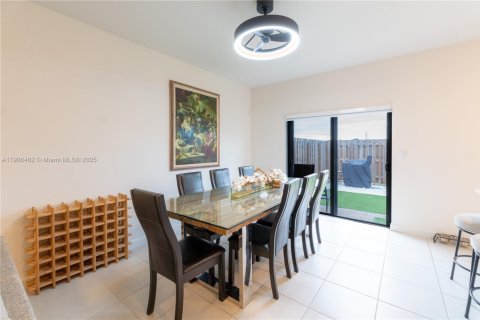 Adosado en venta en Homestead, Florida, 3 dormitorios, 169.73 m2 № 1951956 - foto 17