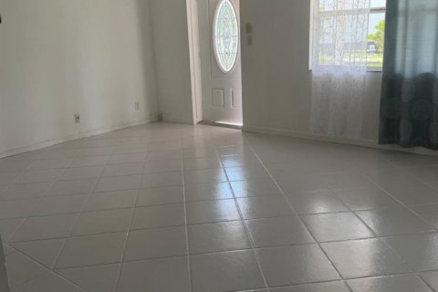 Villa ou maison à louer à Pompano Beach, Floride: 3 chambres, 168.15 m2 № 2398081 - photo 5