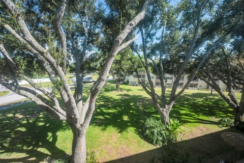 Condo in Saint Petersburg, Florida, 2 bedrooms № 2151556 - photo 16