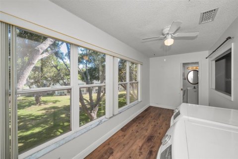 Condo in Saint Petersburg, Florida, 2 bedrooms  № 2151556 - photo 15