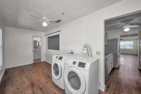 Condo in Saint Petersburg, Florida, 2 bedrooms № 2151556 - photo 13