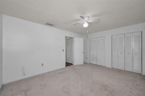 Condo in Saint Petersburg, Florida, 2 bedrooms № 2151556 - photo 18
