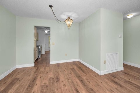 Condo in Saint Petersburg, Florida, 2 bedrooms  № 2151556 - photo 6