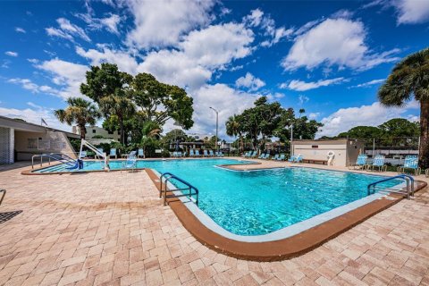 Condo in Saint Petersburg, Florida, 2 bedrooms № 2151556 - photo 30