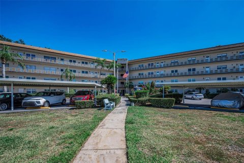 Condo in Saint Petersburg, Florida, 2 bedrooms № 2151556 - photo 2