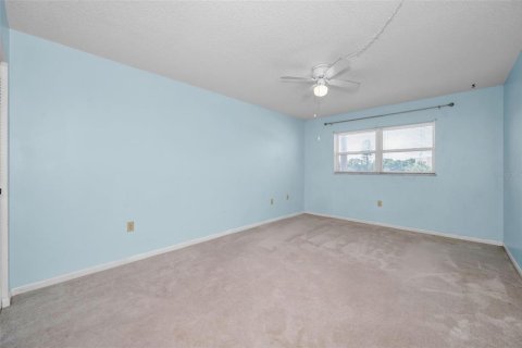 Condo in Saint Petersburg, Florida, 2 bedrooms № 2151556 - photo 22