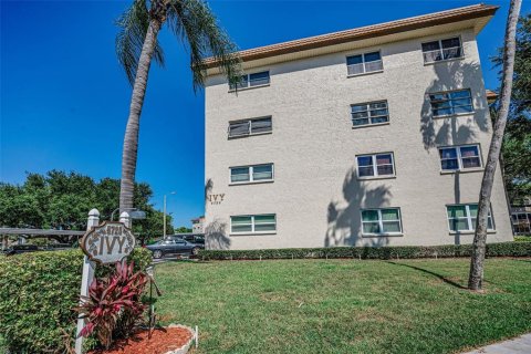 Condo in Saint Petersburg, Florida, 2 bedrooms  № 2151556