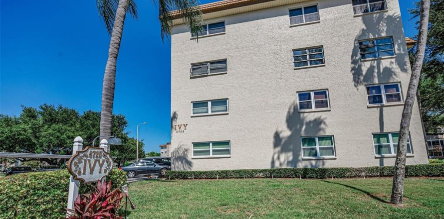 Condo in Saint Petersburg, Florida, 2 bedrooms № 2151556