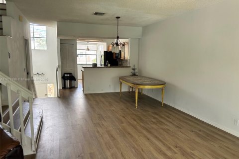 Townhouse in Sunrise, Florida 4 bedrooms, 168.34 sq.m. № 1785825 - photo 12