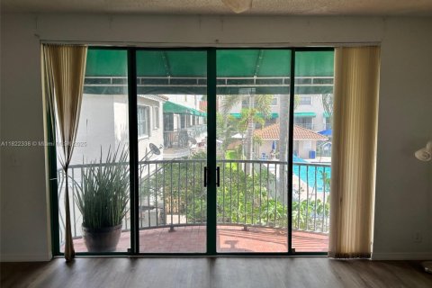 Townhouse in Sunrise, Florida 4 bedrooms, 168.34 sq.m. № 1785825 - photo 3