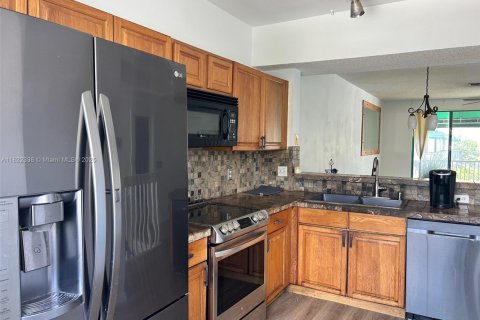 Townhouse in Sunrise, Florida 4 bedrooms, 168.34 sq.m. № 1785825 - photo 5