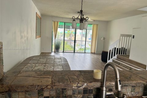 Townhouse in Sunrise, Florida 4 bedrooms, 168.34 sq.m. № 1785825 - photo 7