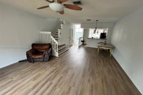Townhouse in Sunrise, Florida 4 bedrooms, 168.34 sq.m. № 1785825 - photo 13