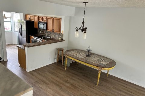 Townhouse in Sunrise, Florida 4 bedrooms, 168.34 sq.m. № 1785825 - photo 8