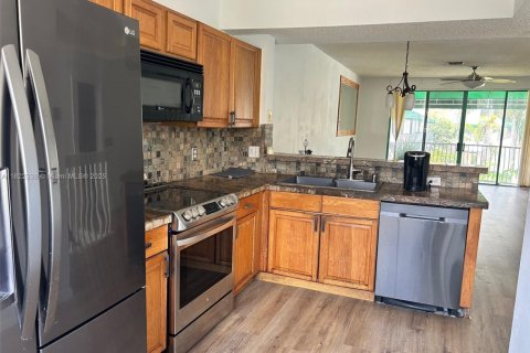 Townhouse in Sunrise, Florida 4 bedrooms, 168.34 sq.m. № 1785825 - photo 4