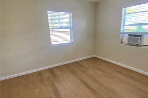 Villa ou maison à louer à Saint Petersburg, Floride: 1 chambre, 112.97 m2 № 1915264 - photo 6