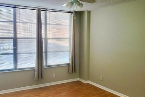 Купить кондоминиум в Холливуд, Флорида 2 спальни, 111.67м2, № 1957949 - фото 5