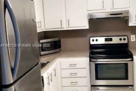 Купить кондоминиум в Холливуд, Флорида 2 спальни, 111.67м2, № 1957949 - фото 1