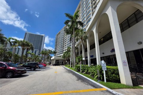 Купить кондоминиум в Холливуд, Флорида 2 спальни, 111.67м2, № 1957949 - фото 4