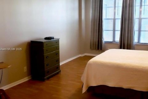 Купить кондоминиум в Холливуд, Флорида 2 спальни, 111.67м2, № 1957949 - фото 17